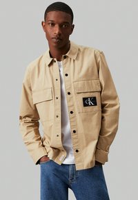 Calvin Klein Jeans CARGO OVERSHIRT - Skjorter - travertine