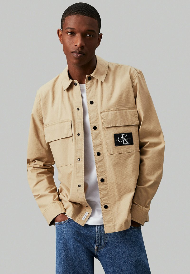 Calvin Klein Jeans CARGO OVERSHIRT - Skjorter - travertine