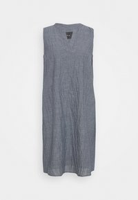 Robe sans manches, longueur au genou, en tissu texturé froncé de couleur bleu foncé. Présente un col en V et une coupe décontractée.