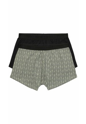 Zwei Paar Herrenboxershorts, eines uni schwarz und eines mit einem schwarz-weißen geometrischen Muster, auf weißem Hintergrund gestapelt.