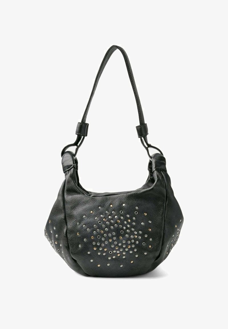 Sac en cuir noir de forme arrondie, décoré de rivets métalliques de différentes couleurs. Il possède une bandoulière courbée et une finition texturée.