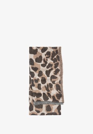 Szalik w panterkę w beżowych i brązowych odcieniach, wykonany z miękkiego, teksturowanego materiału z ozdobnymi frędzlami na krawędziach. Starannie złożony do ekspozycji.
