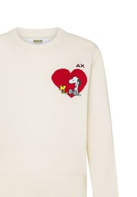 Maglione a maglia di colore crema con Snoopy e Woodstock seduti all'interno di un cuore rosso, accompagnati da piccole lettere greche sulla parte superiore del petto.