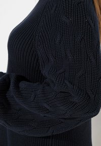 Ulla Popken CABLE TURTLENECK - Strickpullover - navy blue