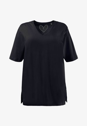 Czarny T-shirt z dekoltem w serek, krótki rękaw, miękka tkanina, luźny krój, rozcięcia po bokach u dołu oraz wzór serca wewnątrz dekoltu.