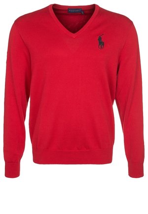 Jersey rojo de manga larga con cuello en V y el logo negro de Polo Ralph Lauren bordado en el pecho izquierdo.