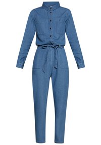 Combinaison longue en denim bleu à manches longues, fermeture boutonnée devant, poches poitrine, ceinture nouée à la taille et pantalon à jambes droites.