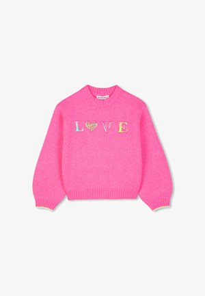 Lyserød strikket sweater med ordet "LOVE" henover brystet, med en hjerteform, der erstatter bogstavet O.