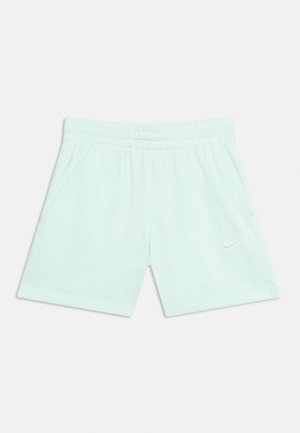 Ανοιχτό πράσινο σορτς Nike με ελαστική μέση, πλαϊνές τσέπες και λευκό κεντημένο λογότυπο στο δεξί πόδι, τοποθετημένο επίπεδα σε λευκό φόντο.