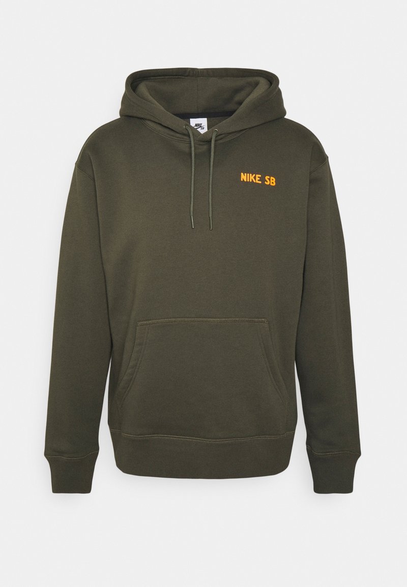 Tmavě zelená kapuce Nike SB s přední kapsou, stahovací kapucí a oranžovým logem na levé straně hrudi. Měkká tkanina, klasický design přes hlavu.