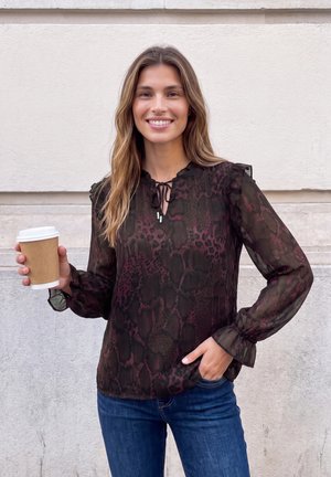Street One Studio, LONG-SLEEVED TUNIC WITH RUFFLED DETAILS - Blouse - russet red