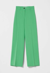 Klart gröna vida byxor med veck fram, bälteshål och svart knäppning på en vit bakgrund.