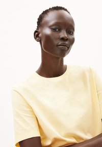 ARMEDANGELS LUALAA - T-Shirt basic - early yellow