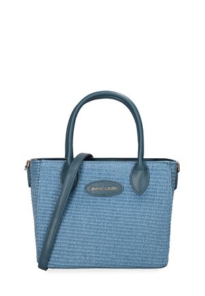 Borsa intrecciata blu con due manici e tracolla, con targhetta con il logo "pierre cardin" sul davanti.