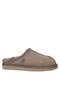 Bruna mockasiner i mocka med fuskpälsfoder, sk slip-on design, rund tå och en texturerad gummisul. Har en liten logotyp på sidan.