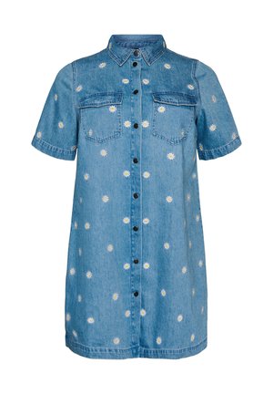 Blå denimkjole med korte ærmer, krave, sorte knapper foran, brystlommer og lille hvid margueritblomstret print.