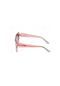 Ochelari de soare roz deschis, cu formă unghiulară, ramă din plastic și brațe subțiri și drepte. Au un logo pe templu.
