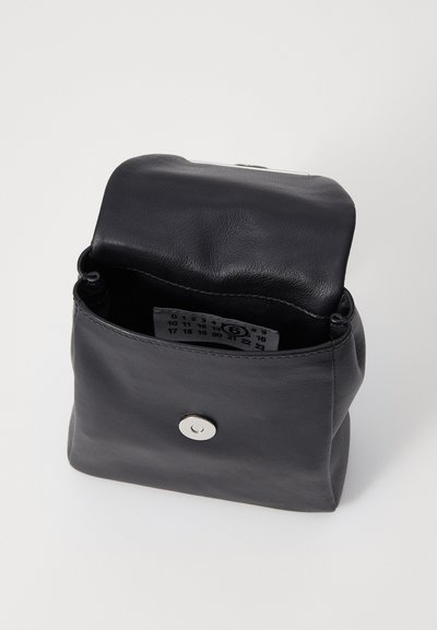 MM6 Maison Margiela NUMERIC BAG SMALL - Mala a tiracolo - black