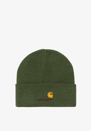 Gorro verde de punto, con vuelta en la parte inferior. Logo de Carhartt bordado en amarillo y burdeos en la parte frontal.