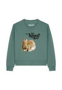 Groene sweatshirts met een relaxte pasvorm, voorzien van een graphic van een rustende konijn en de tekst "ich hasse dich!" in gestileerd zwart lettertype.