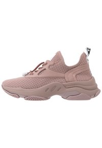 Scarpa da ginnastica rosa chiaro realizzata in rete e gomma, con una tomaia testurizzata, colletto imbottito e una suola spessa con particolari motivi di battistrada.