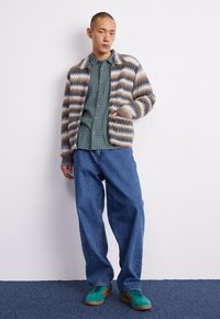 Obey Clothing REGGIE ZIP UP CARDIGAN - Jopica - black multi