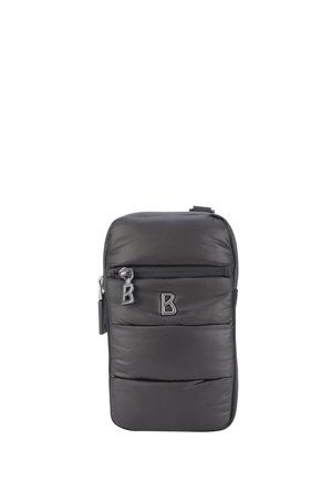 Borsa nera imbottita con una superficie liscia, dotata di una tasca frontale con zip e un accento con logo. Forma rettangolare compatta per una facile maneggevolezza.