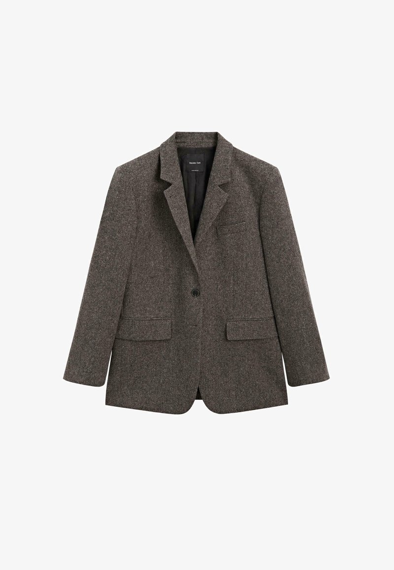 Donkergrijze wollen blazer met één knoop en schoenlapels, twee voorklepzakken en een borstzak, getoond op een witte achtergrond.