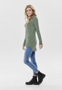 ONLY ONLMILA LACY L S LONG  - Stickad tröja - chinois green melange