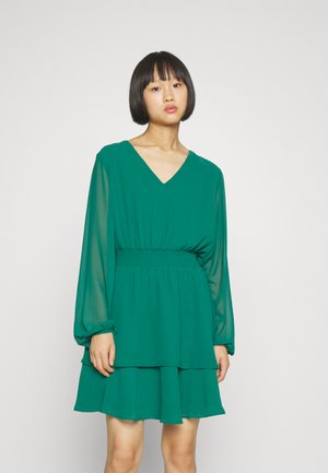 VILA Petite VIANNIKA V NECK DRESS - Robe de jour - evergreen