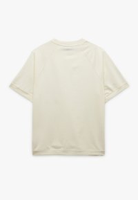 Cremfarbendes, kurzärmliges Hemd mit glatter Textur. Verfügt über Raglanärmel und einen runden Halsausschnitt, der mit einfacher Naht abgeschlossen ist.