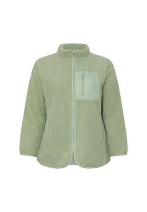 Vihreä fleecetakki, jossa on täysi etuvetoketju, pystykraagi ja vasemmalla puolella vetoketjullinen rintatasku.