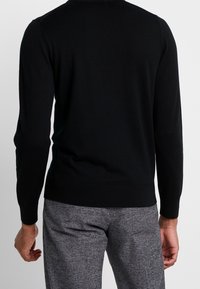 Calvin Klein Tailored Stickad tröja - black
