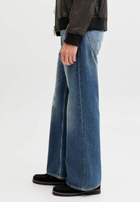 Jack & Jones JJITOBY JJORIGINAL AKM 918 - Zvonové džínsy - blue denim