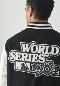 New Era MLB DETROIT TIGERS VARSITY - Squadra - black/off-white