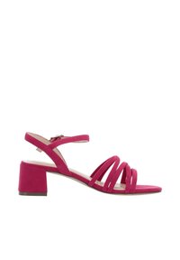 Sandalia de tacón fucsia con punta abierta, que presenta un diseño de múltiples tiras, correa en el tobillo ajustable y tacón cuadrado. Textura suave.