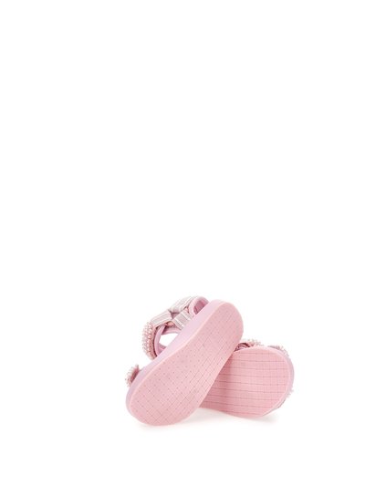 Rosa sandaler med teksturerte gummisåler, som har en glatt overdel, dekorative perler og justerbare stropper for passform.