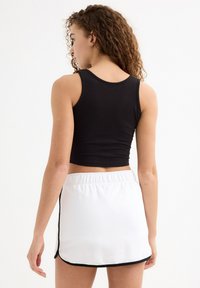 INSIDE SPORT PARIS - Minifalda - blanco