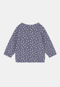 Sweatshirt roxo com decote arredondado e mangas longas. Decorado com bolinhas brancas, apresenta bainha e punhos canelados.
