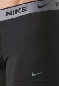 Nike Underwear TRUNK 3 PACK - Boxerbriefs - black/orange/yellow/grey