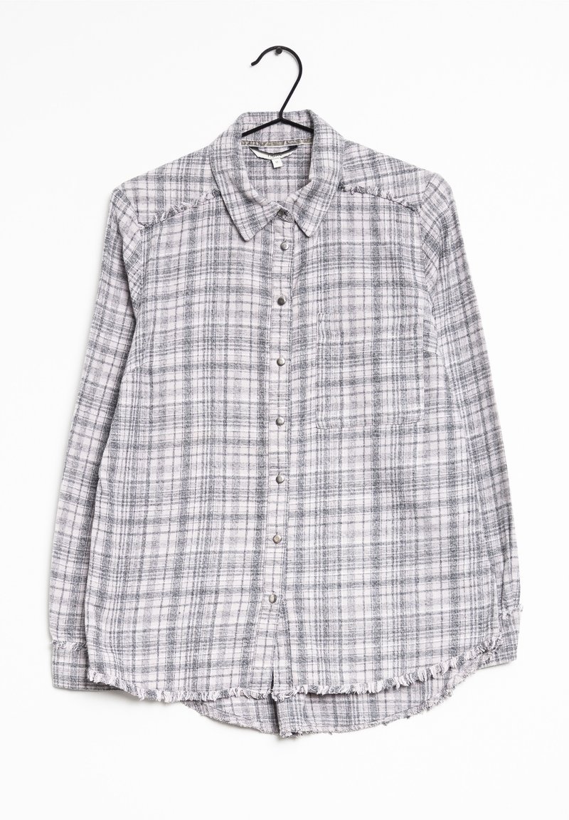 Camicia a quadri grigia e bianca con colletto, maniche lunghe, taschino sul petto e dettagli con orlo sfrangiato. Realizzata in un tessuto morbido e testurizzato.