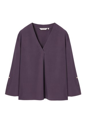 Fialová blúzka s dlhým rukávom a výstrihom do V, širokými rukávmi so zapínaním na malé gombíky a voľným, priamym strihom.