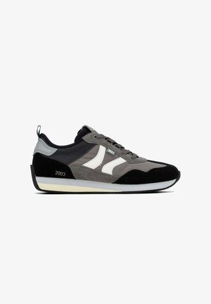 XTI, ZAPATILLA DE HOMBRE PLANO - Zapatillas - gris
