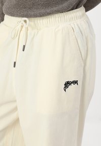 Jacker BEACH PANT SIGNATURE UNISEX - Bukse - white