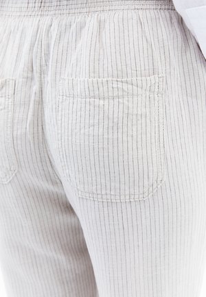 Lysfarvet, stribede bukser lavet af blødt stof, med en komfortabel elastisk talje og en baglomme med minimal syning.