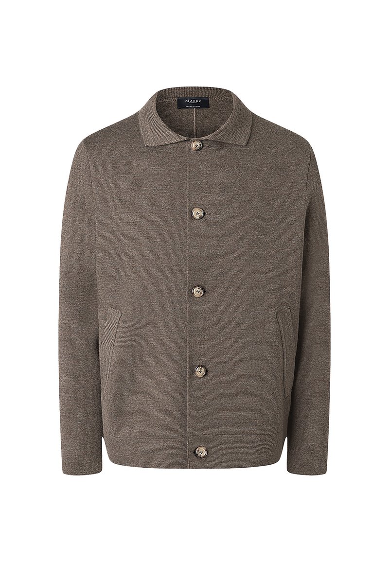 Giacca in misto lana marrone con colletto, chiusura frontale con bottoni e due tasche laterali. La finitura testurizzata e i bordi arrotondati esaltano il design.