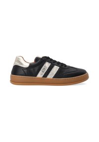 Schwarze Ledersneaker mit silbernen Akzenten und drei weißen Streifen. Verfügt über eine Gummisohle und einen strukturierten Rücken. Die Schnürsenkel sind schwarz.