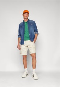 GAP CARGO - Rövidnadrágok - chino