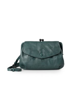 Borsa a tracolla verde in pelle con chiusura a pattina e bottone a pressione, caratterizzata da una finitura testurizzata e tracolla regolabile.