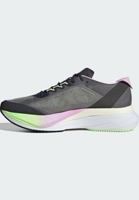 adidas Performance ADIZERO BOSTON 12 - Tenisice za cestovno trčanje - aurora black  metalic   green spark
